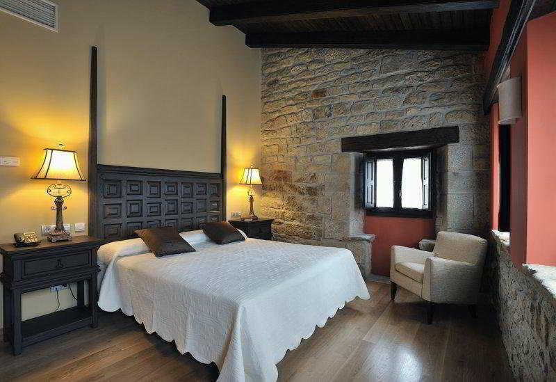El Peiron Hotell Sos del Rey Católico Eksteriør bilde
